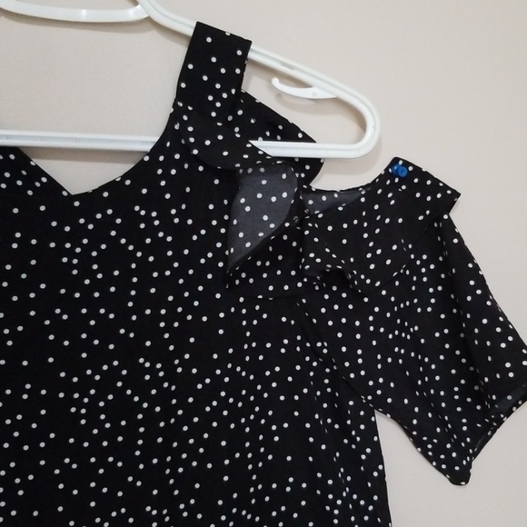 Shouldet Cut-out frilled blouse - Picture 3 of 6